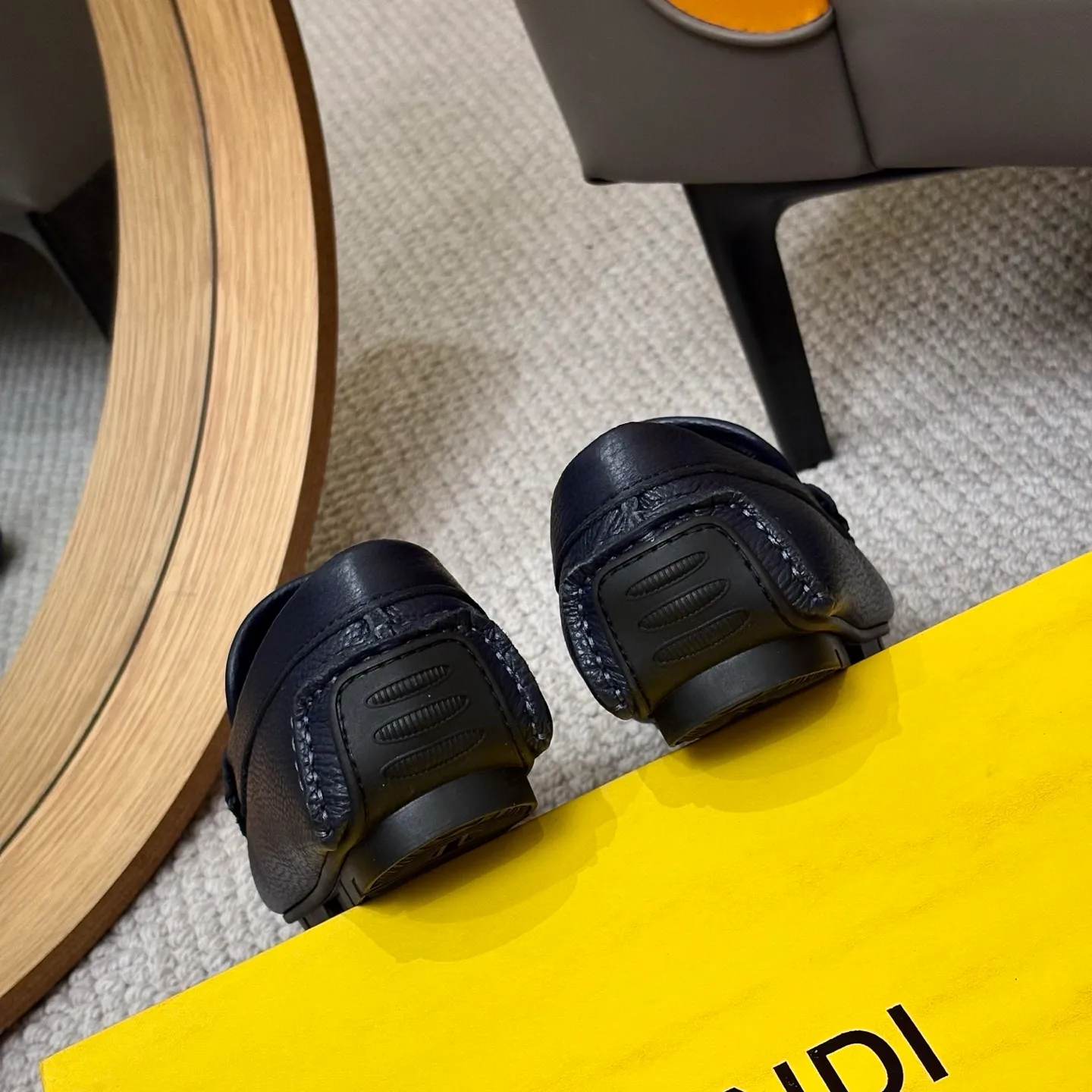 Men's shoes 💰420 [FENDI Fendi] 2⃣️0⃣️2⃣️5️⃣New Milan men's fashion lazy catwalk style ✅ fashionable casual beanie shoes, imported calfskin fabric, super smooth texture, sweat-absorbent and breathable, (sheepskin lining). Metal LOGO on the shoe body, Medusa avatar, irregular avatar, high-end craftsmanship logo✅ French Loft set foot design style 👟Low-key and elegant, great on-foot effect... Men's shoe size: 38-46 (4-12)